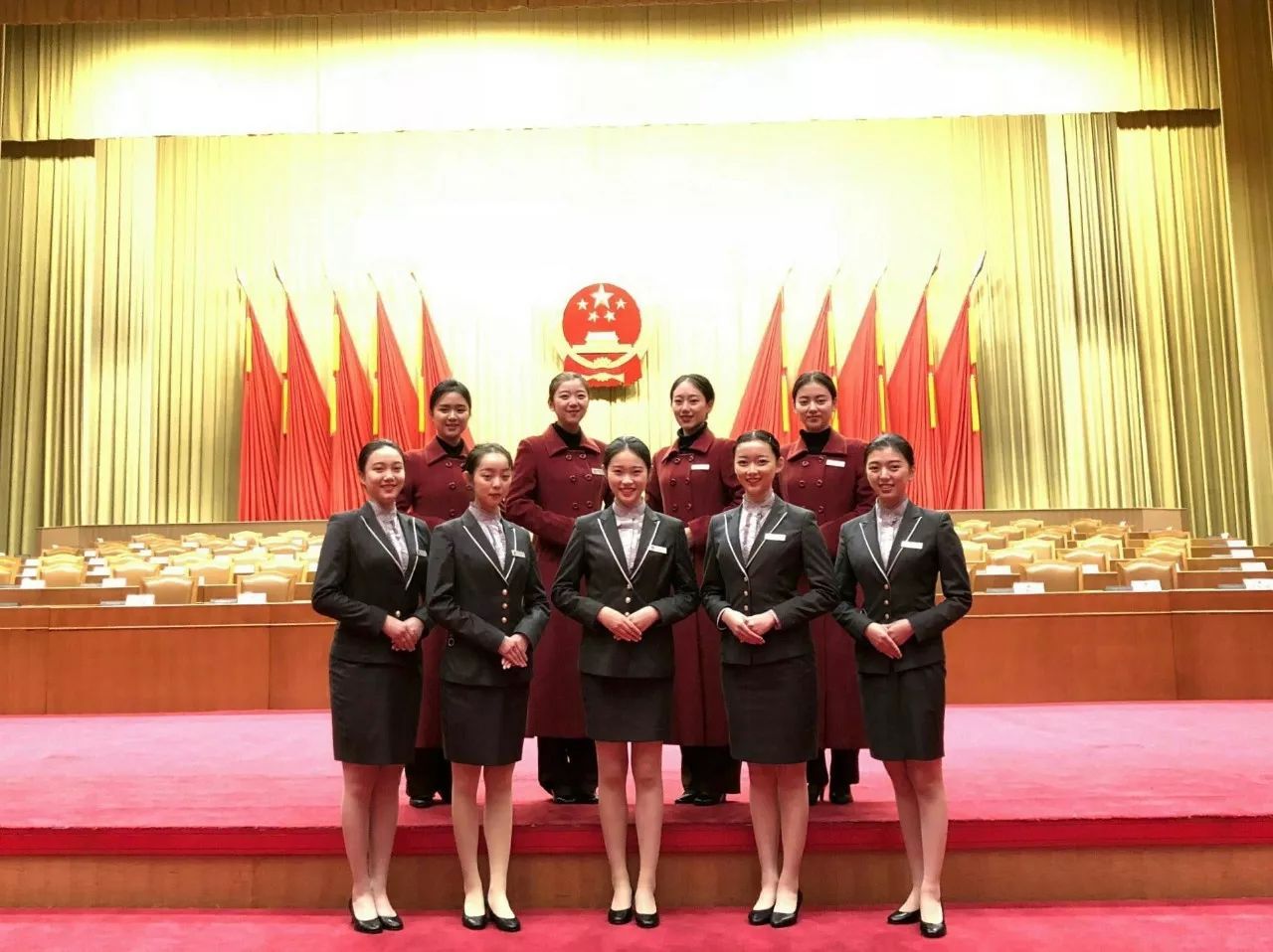 禮儀工坊成員出色完成杭州市第十三屆人民代表大會第二次會議禮賓與攝影服務(wù)