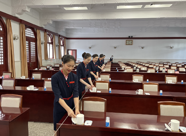 以精品意識打造會議服務“升級版” 南京市市級機關物業管理中心禮儀服務側記